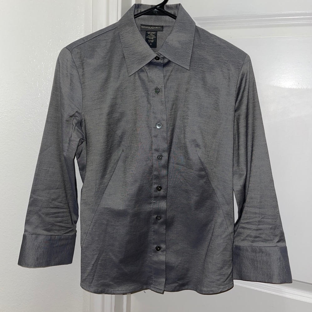Women’s Banana Republic Button Down - Small